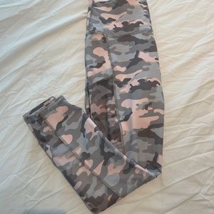 Fabletics: On-the-Go High-Waisted Capri in Haze Grey Camo (size small)